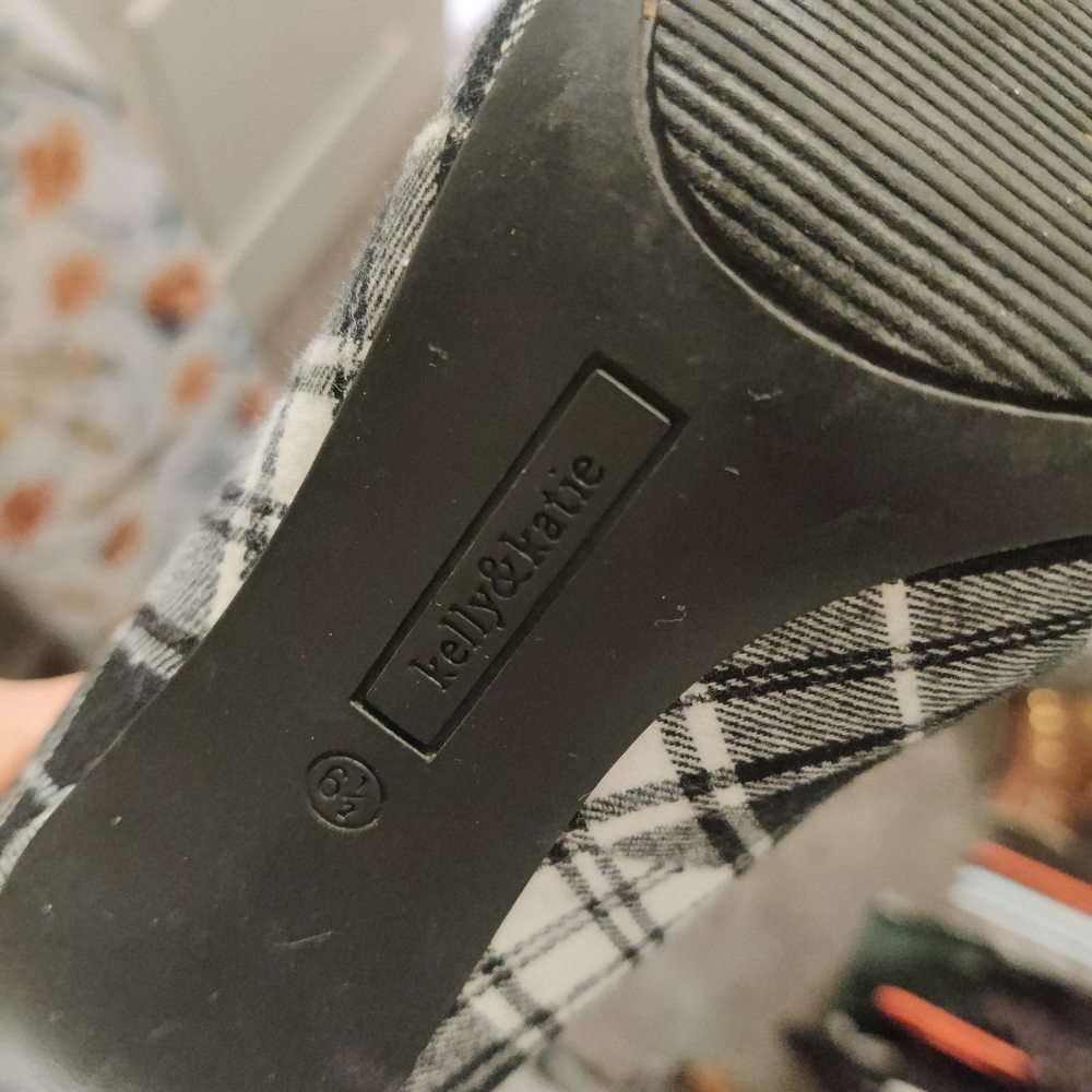 Black plastic heels - Picture 2 of 3